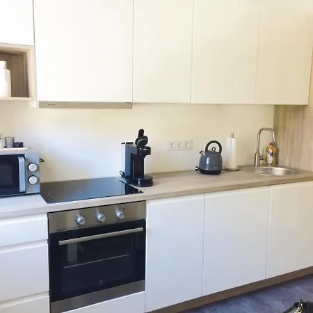 Tennis Prime Location, Parking, Near Beach, Self Check-in Apartment Opatija