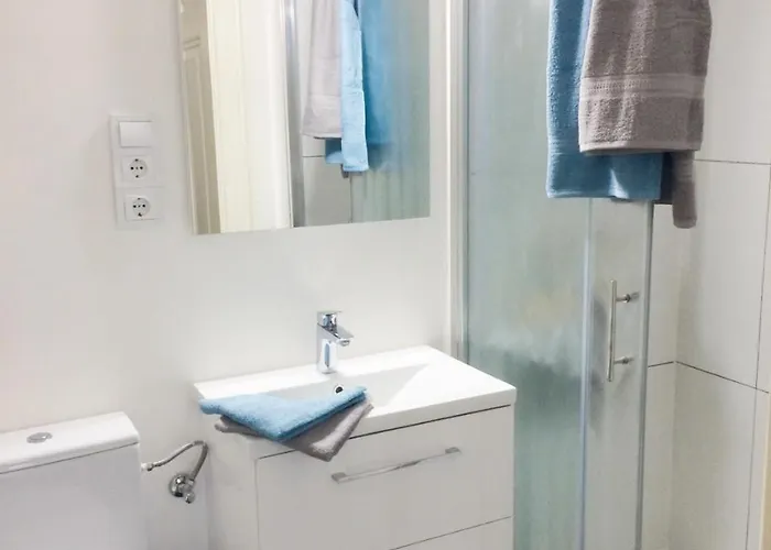 Tennis Prime Location, Parking, Near Beach, Self Check-in Apartment