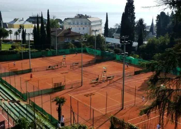 Tennis Prime Location, Parking, Near Beach, Self Check-in *