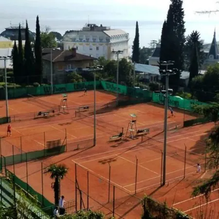 Tennis Prime Location, Parking, Near Beach, Self Check-in *